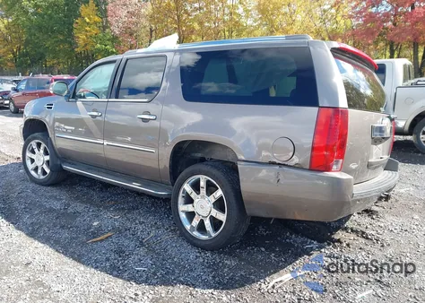 2014 Cadillac Escalade Esv Luxury z USA, uszkodzony, nr VIN 1GYS4HEF5ER189735